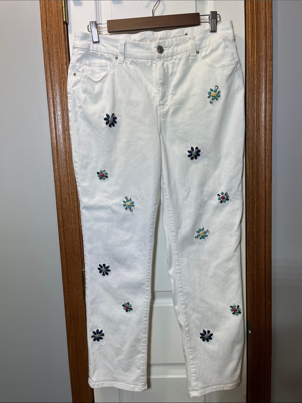 Chico’s White Floral Jeweled Front Cropped Girlfriend Jeans Size 1 (Women’s 8) - Picture 16 of 16